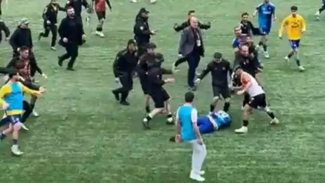 Türkiye’de Kırmızı Kart Rekoru! BAL Maçında Tam 24 Kişi Sahadan Atıldı