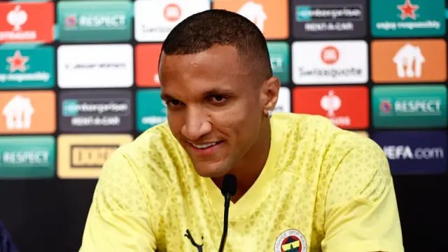 Fenerbahçe'de Şok Karar: Rodrigo Becao Kadro Dışı Bırakıldı