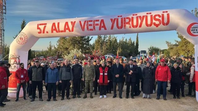 Çanakkale’de 57’nci Alay’a Vefa Yürüyüşü: Binler Şehitlerin İzinde Conkbayırı’na Yürüdü
