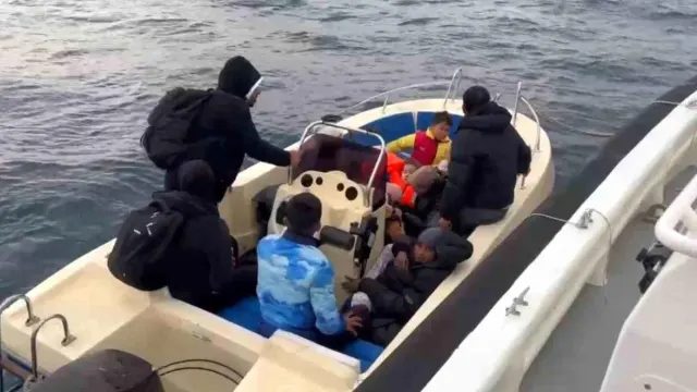 Ayvacık Açıklarında 13 Kaçak Göçmen ve 2 Organizatör Yakalandı