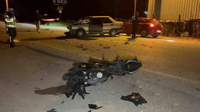 Lapseki’de Trafik Kazası: Otomobil ile Motosiklet Çarpıştı, 3 Yaralı