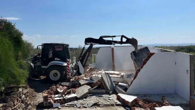 Çanakkale’de Kaçak Yapılara Geçit Yok: Nisan Ayında 15 Yapı Yıkıldı