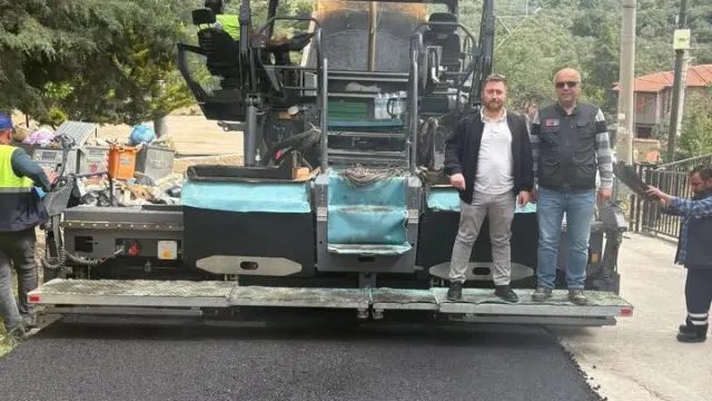 Çanakkale’de Yeşilyurt Köyü Yoluna Sıcak Asfalt Çalışması Başladı