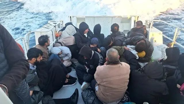 Çanakkale’de Lastik Botta 31 Kaçak Göçmen Yakalandı
