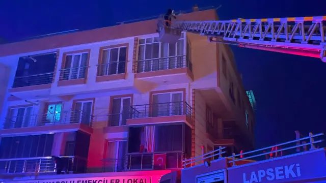 Lapseki’de Apartman Yangını: 6 Kişi Dumandan Etkilendi