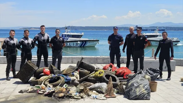 Eceabat’ta Çevre Haftası Kapsamında Deniz Dibi ve Sahil Temizliği Yapıldı