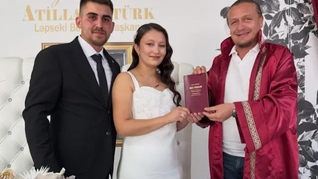 Lapseki'de Huriye Akyüz ve Kemal Çakıl Evlendi